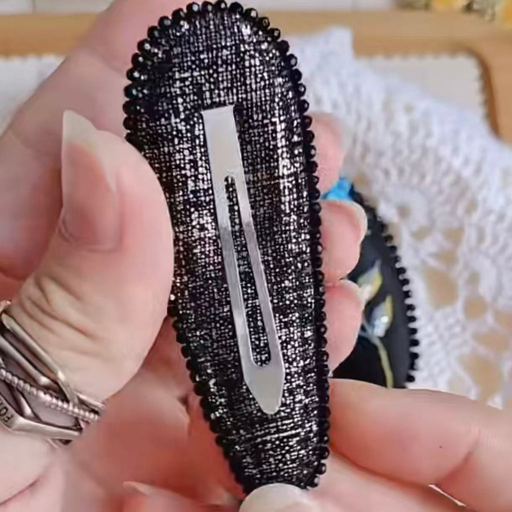 Collector‘s Edition: Meticulous Hand-Embroidered Rose Clip