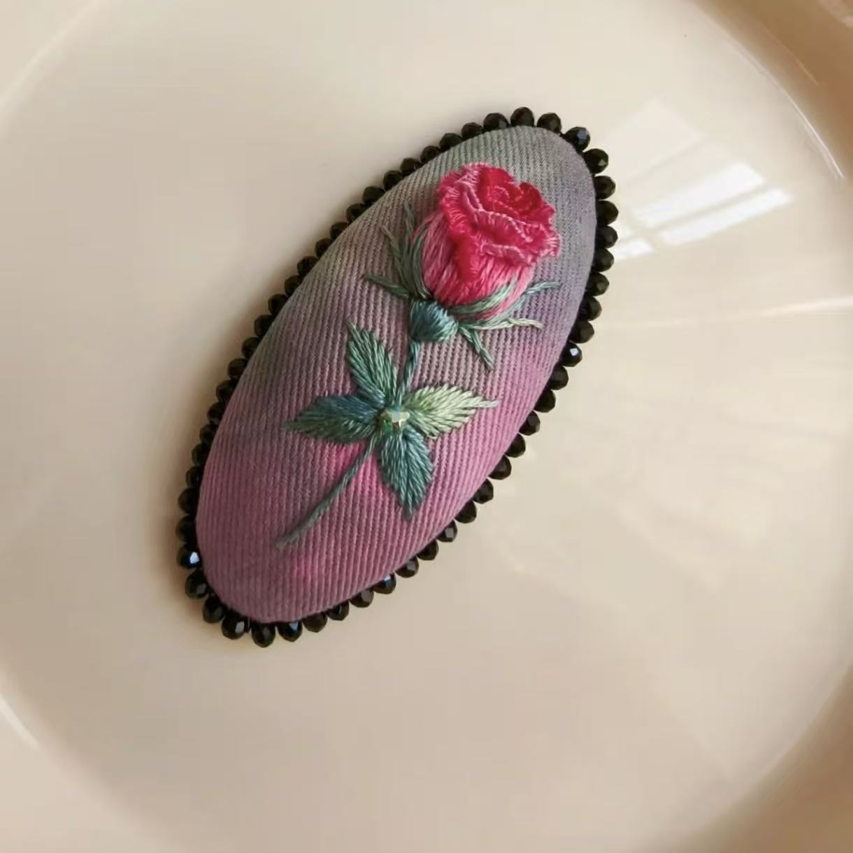 Luxury in Details: 3D Rose Clip with Gold-Foil Accents